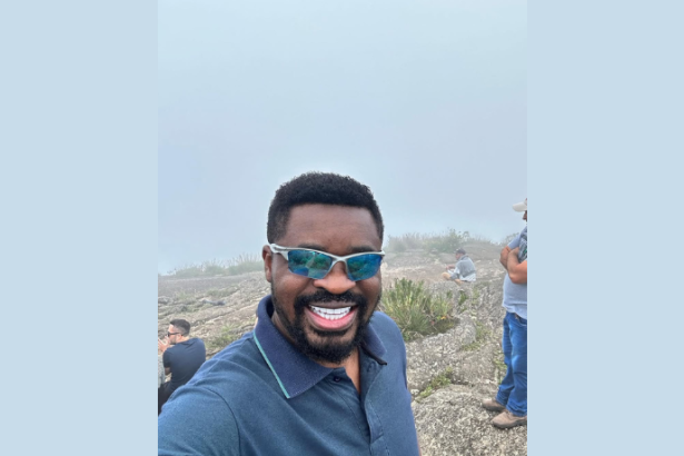 Oluwatosin Tolulope Ajidahun analisa os efeitos da insuficiência ovariana precoce nos aspectos hormonais e reprodutivos.