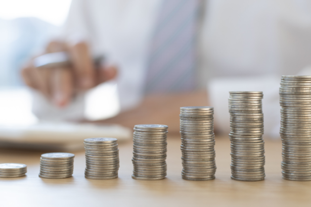 Antonio Fernando Ribeiro ensina estratégias práticas para você negociar um aumento salarial com mais confiança.