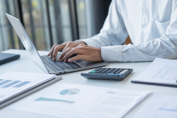 Bráulio Henrique Dias Viana analisa como a gestão integrada conecta áreas, otimiza recursos e eleva a eficiência organizacional.